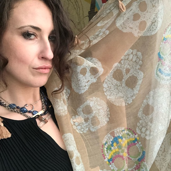 Incredible, Alexander McQueen looking scarf with tassels and multicolor scarf! - Picture 5 of 15